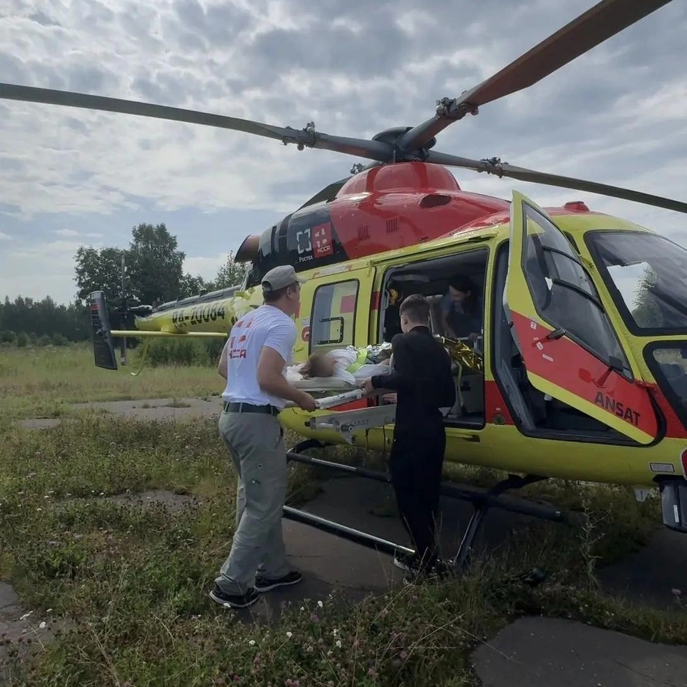 В вертолет Анну не пустили&nbsp;— бабушке девочки пришлось добираться до Нижнего Новгорода на машине | Источник: ГБУЗ ЯО Станция скорой медицинской помощи / Vk.com