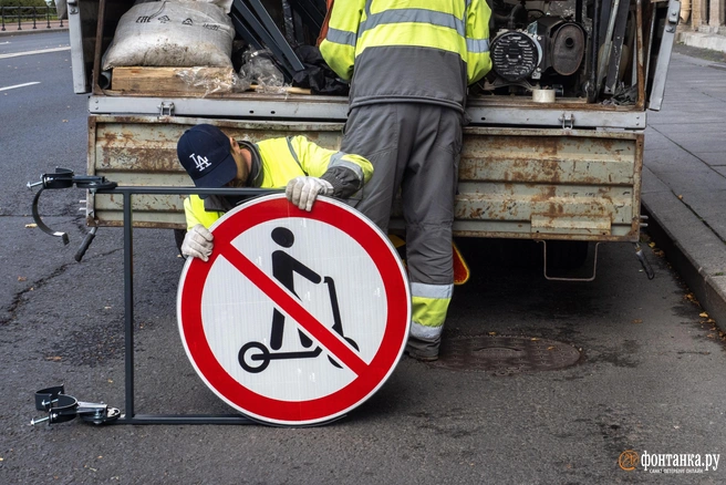 Самокаты популярны у молодежи и взрослых людей | Источник: Михаил Огнев / FONTANKA.RU