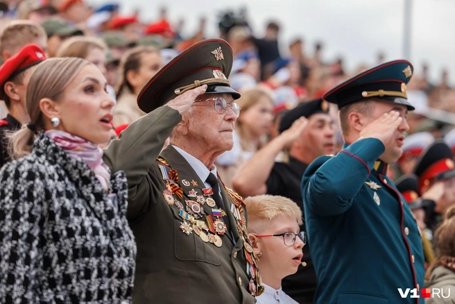 Церемонию закрытия посетил 100-летний ветеран Александр Медков | Источник: Алексей Волхонский / V1.RU