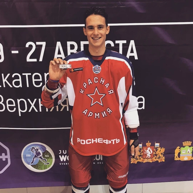 Матвей в годы игры за молодежку | Источник: guskov_jr70 / Instagram.com (соцсеть запрещена на территории РФ)