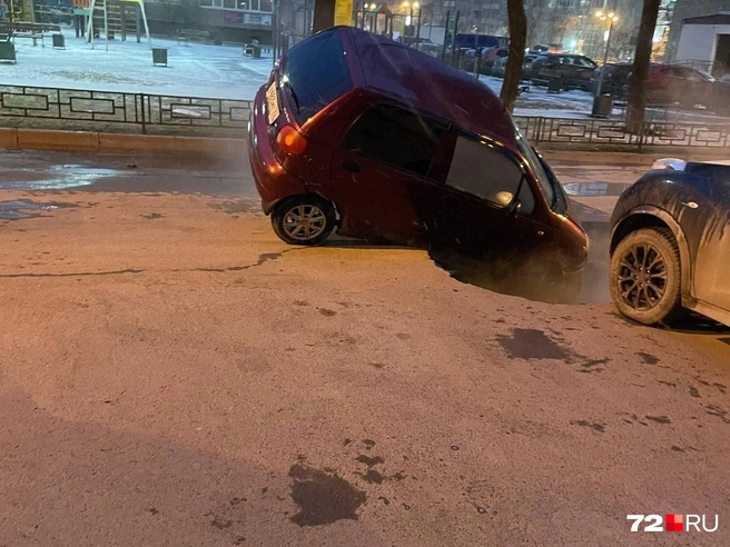 По словам местного жителя, такая картина была тут утром | Источник: читатель 72.RU