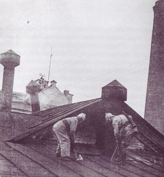 Архангельские огнеборцы и последствия пожаров от применения ЗАБ, 1942 год. | Источник: «Небо войны&nbsp;— причалы Победы» (Архангельск, 2021)