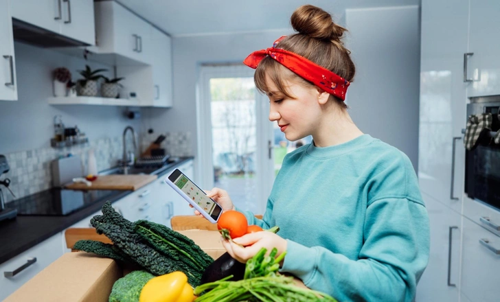 7 продуктов, которые нельзя заказывать в сервисах доставки | Источник: Okrasiuk/Shutterstock/Fotodom.ru