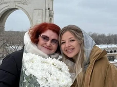 Аня Покров подарила маме квартиру в Волгограде: «Ты достойна всего этого мира!»