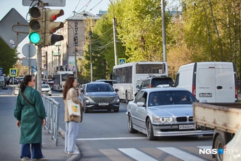В центре города возникли огромные пробки | Источник: Александр Ощепков / NGS.RU