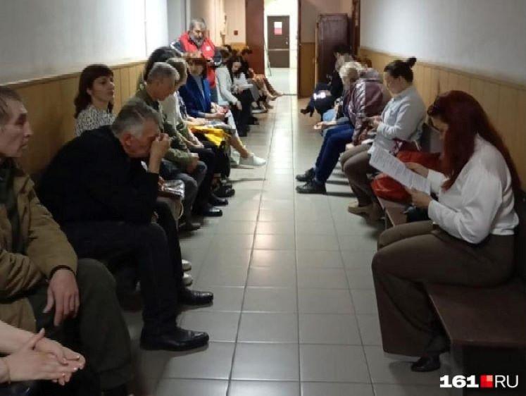 «Я собственница, что хочу, то и делаю»: хозяйку участка с вырубленными елями в Ростове лишают земли…