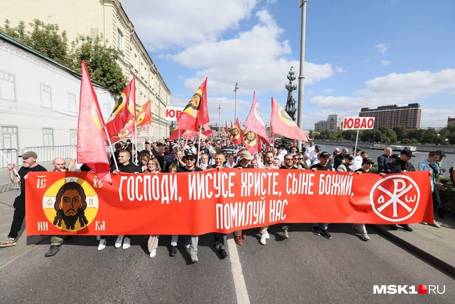 А кто-то растягивал транспаранты | Источник: Артем Устюжанин / MSK1.RU