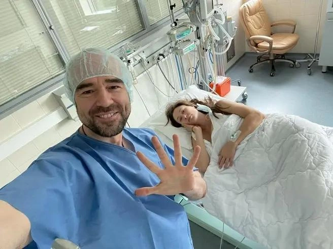 Елена Товстик всю жизнь посвятила рождению и воспитанию детей, и теперь боится, что муж заберет у нее всё | Источник: roman_tovstik / Instagram.com (экстремистская организация, деятельность запрещена на территории РФ)