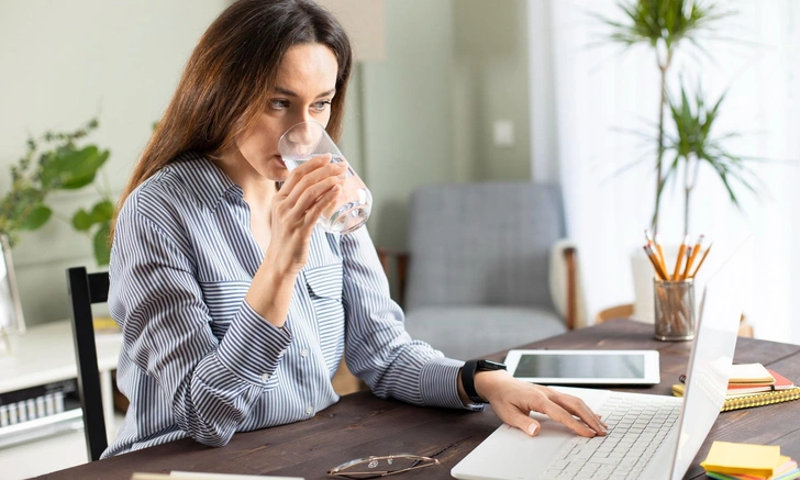 Как сформировать привычку пить воду: советы нутрициолога | Источник: iStockphoto/eternalcreative