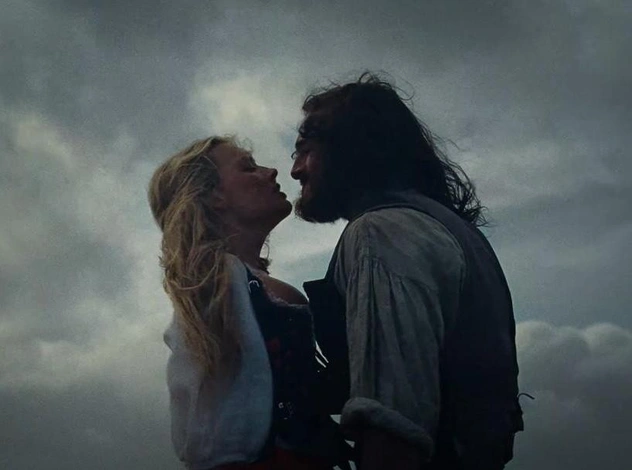 «Поцелуй меня, и пусть мы оба будем прокляты»: Марго Робби и Джейкоб Элорди в «Грозовом перевале»
