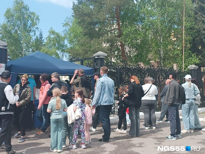 Все хотели посмотреть концерт  | Источник: Мария Носенко / NGS55.RU 