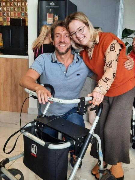 Александра и волонтер фонда «Больше, чем можешь» Вайнанд из Нидерландов | Источник: из архива героини 