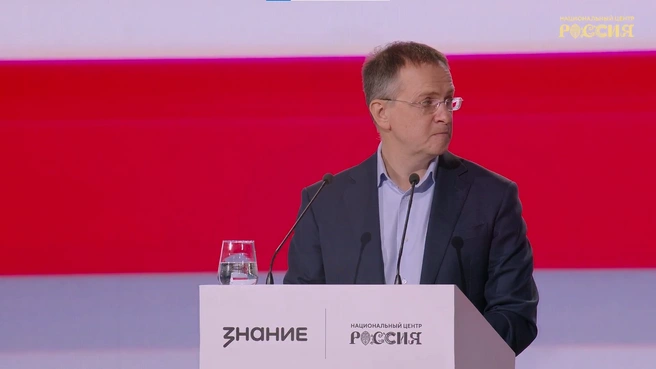 Владимир Мединский выступил в Национальном центре «Россия» | Источник: russia.ru