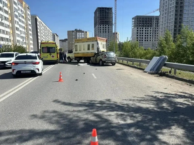 Автомобилисты объезжают участок смертельного ДТП | Источник: ГИБДД по Тюменской области