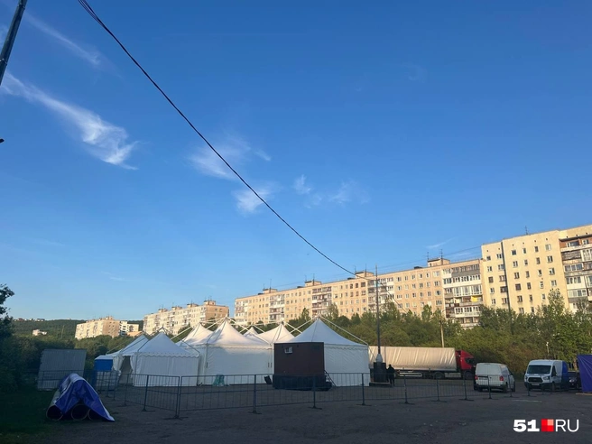 В Долине Уюта появились строительные палатки | Источник: Александра Балаба