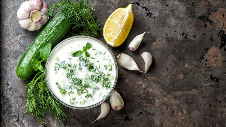 Дзадзики — легкий рецепт греческого соуса, который подойдет к любому блюду