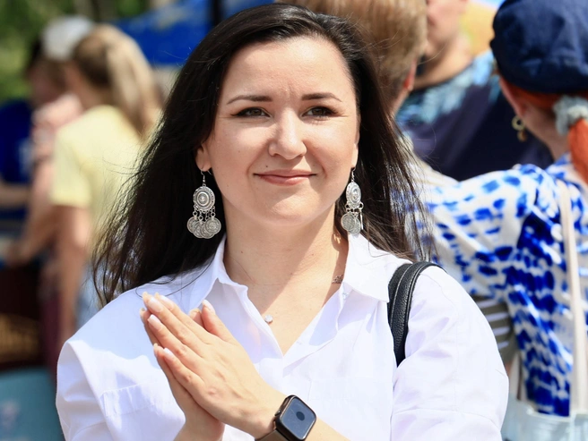 Молодежь элегантно сочетала их с повседневной одеждой | Источник: Михаил Шилкин