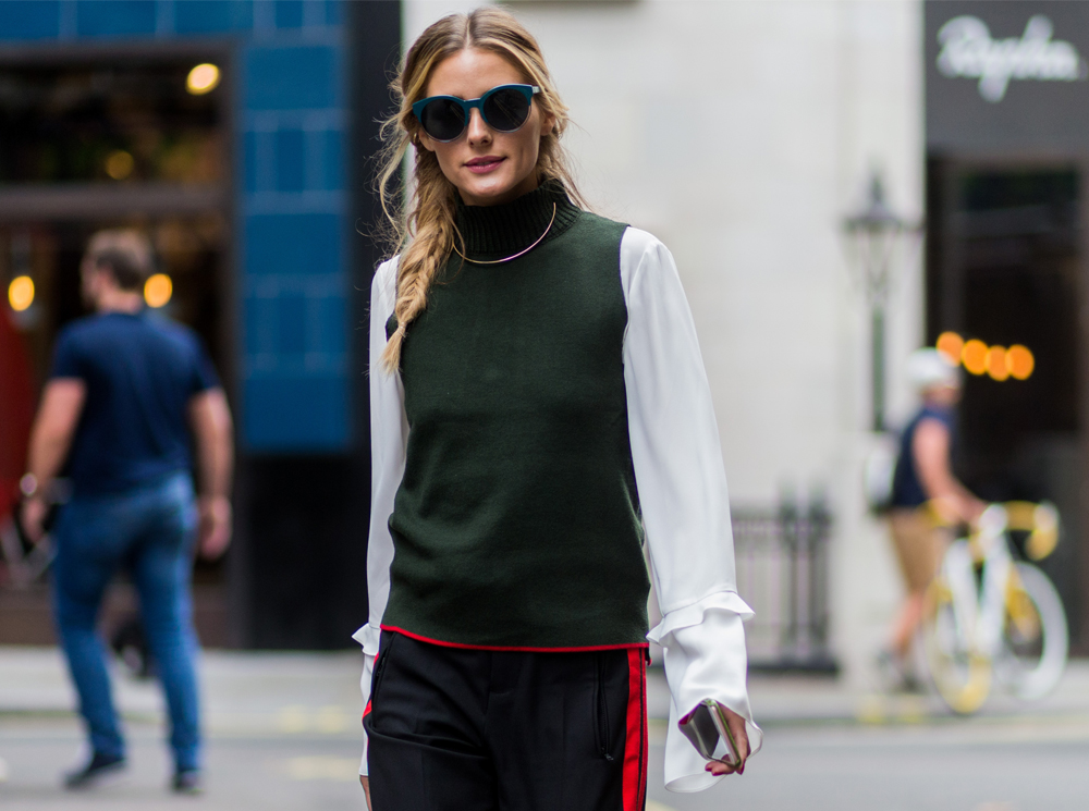 Утепляемся: как носить теплый вязаный жилет (и где его найти) | marieclaire.ru