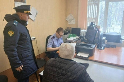 Бывший судебный пристав попал под дело за дешевую покупку «Крузака»