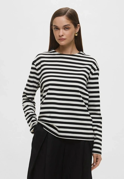 Почему все снова помешались на полосатом принте (и как носить его, чтобы не выглядеть скучно)