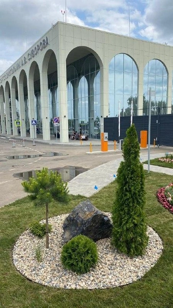 Так сейчас выглядит сквер возле аэропорта | Источник: Администрация Ставрополя / Telegram