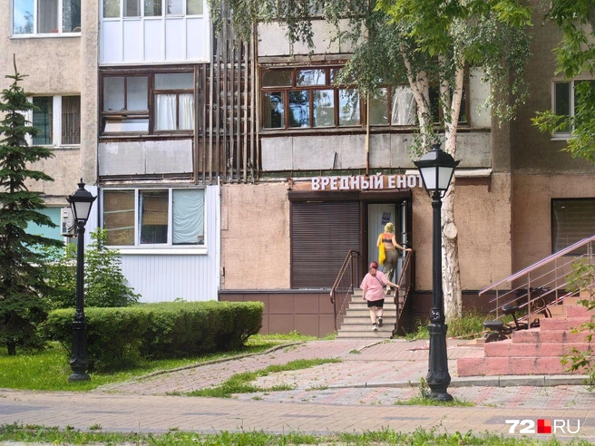 Еще в августе магазин выглядел так  | Источник: Юлия Мальцева / 72.RU