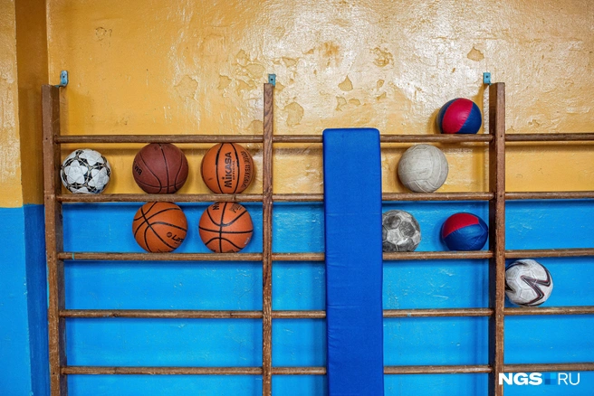 Леша не помнит, был ли учитель в зале, но в это время во второй половине точно уже занимались старшеклассники | Источник: Александр Ощепков / NGS.RU