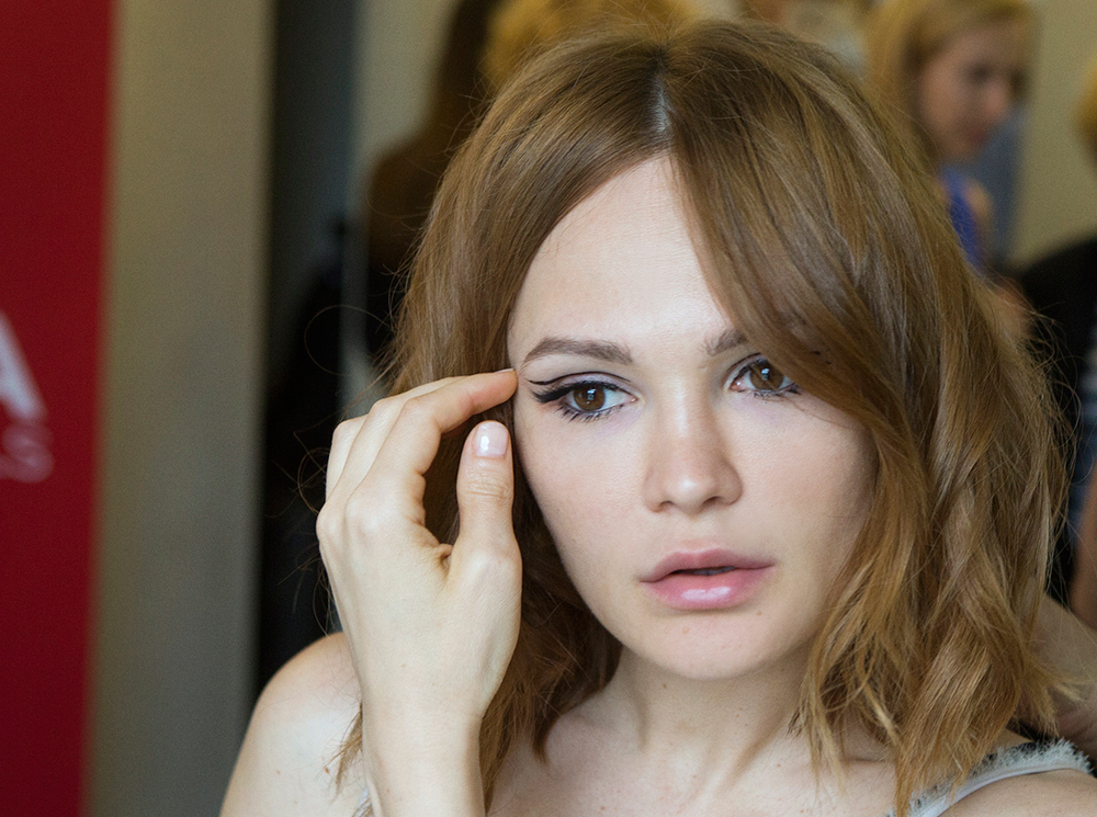 В стиле гранж: Дарья Чаруша на закрытии ММКФ-2017 | marieclaire.ru