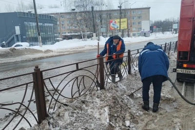 В Костроме промывают ливневую канализацию из-за таяния снега
