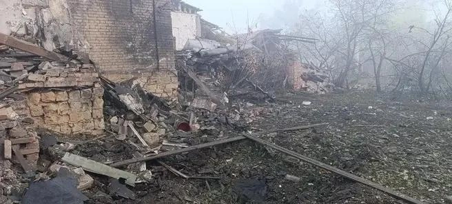 При атаке на жилой сектор в Лисичанске в ЛНР в ночь на 11 октября погибли парень и 15-летний мальчик, много мирных жителей ранены | Источник: Леонид Пасечник / max.ru