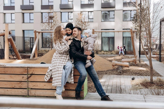 «Брусника» создает дворы как рекреационные зоны&nbsp;— с озеленением, детскими площадками, беседками и лежаками для тихого отдыха | Источник: ООО&nbsp;«Брусника»