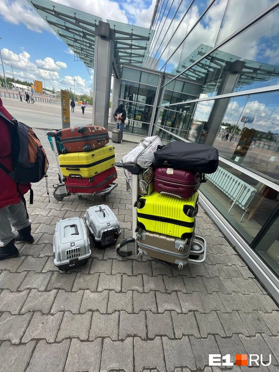 Всё, что екатеринбуржцы взяли с собой | Источник: Олег Иванов