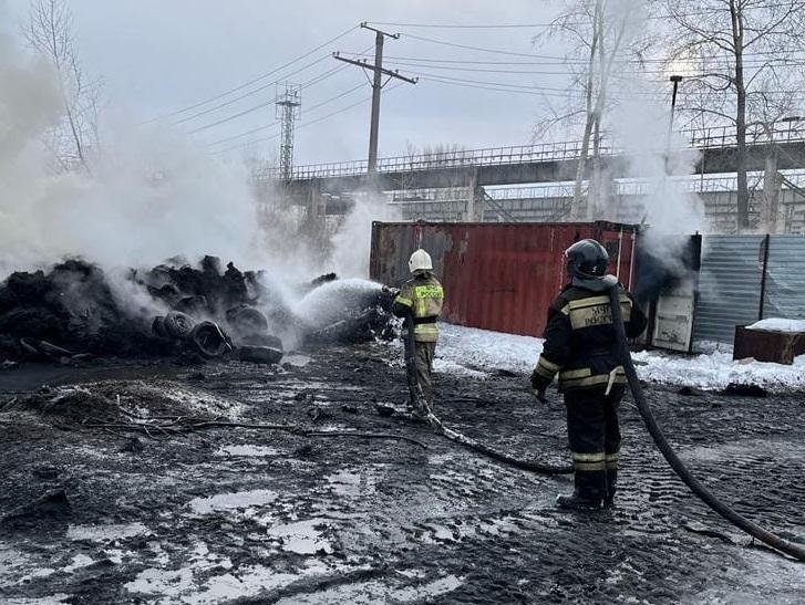 Пожар в шахте. Пожар в Новокузнецке. Пожар на предприятии. Пожар на шинном складе.