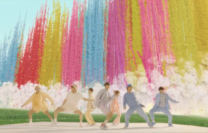 Семь нежных пастельных оттенков для мужчин в клипе BTS, который побил рекорд YouTube
