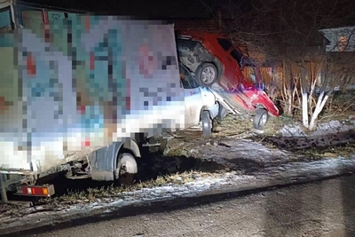 Unlicensed Driver Crashes into Van in Mineralnye Vody, Injuring 3