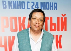 20 лет с Толкалиной, молодая жена и тайна рождения сына. «Побег» от публичности Егора Кончаловского