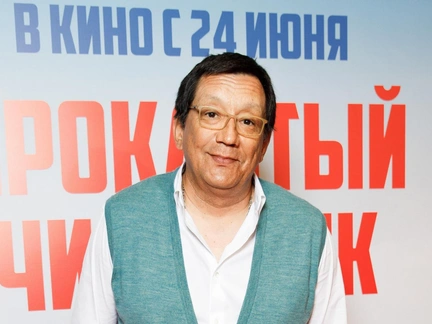 20 лет с Толкалиной, молодая жена и тайна рождения сына. «Побег» от публичности Егора Кончаловского