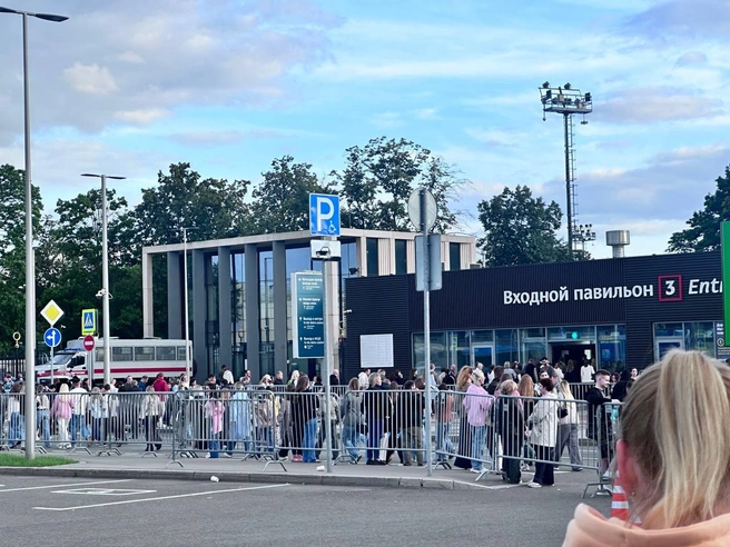 Все билеты на сегодняшний концерт Басты оказались распроданы | Источник: Читатель MSK1.RU