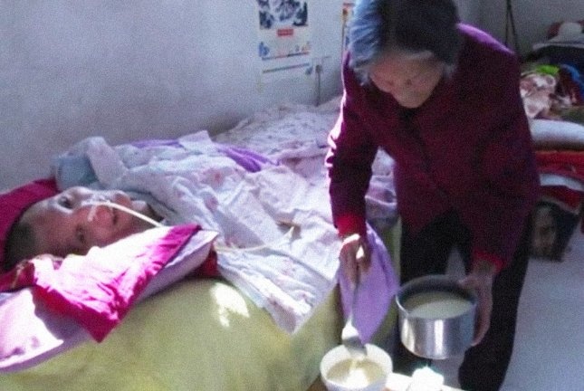 Фото №2 - Китаец вышел из комы через 12 лет на радость своей матери, потратившей все деньги на его лечение