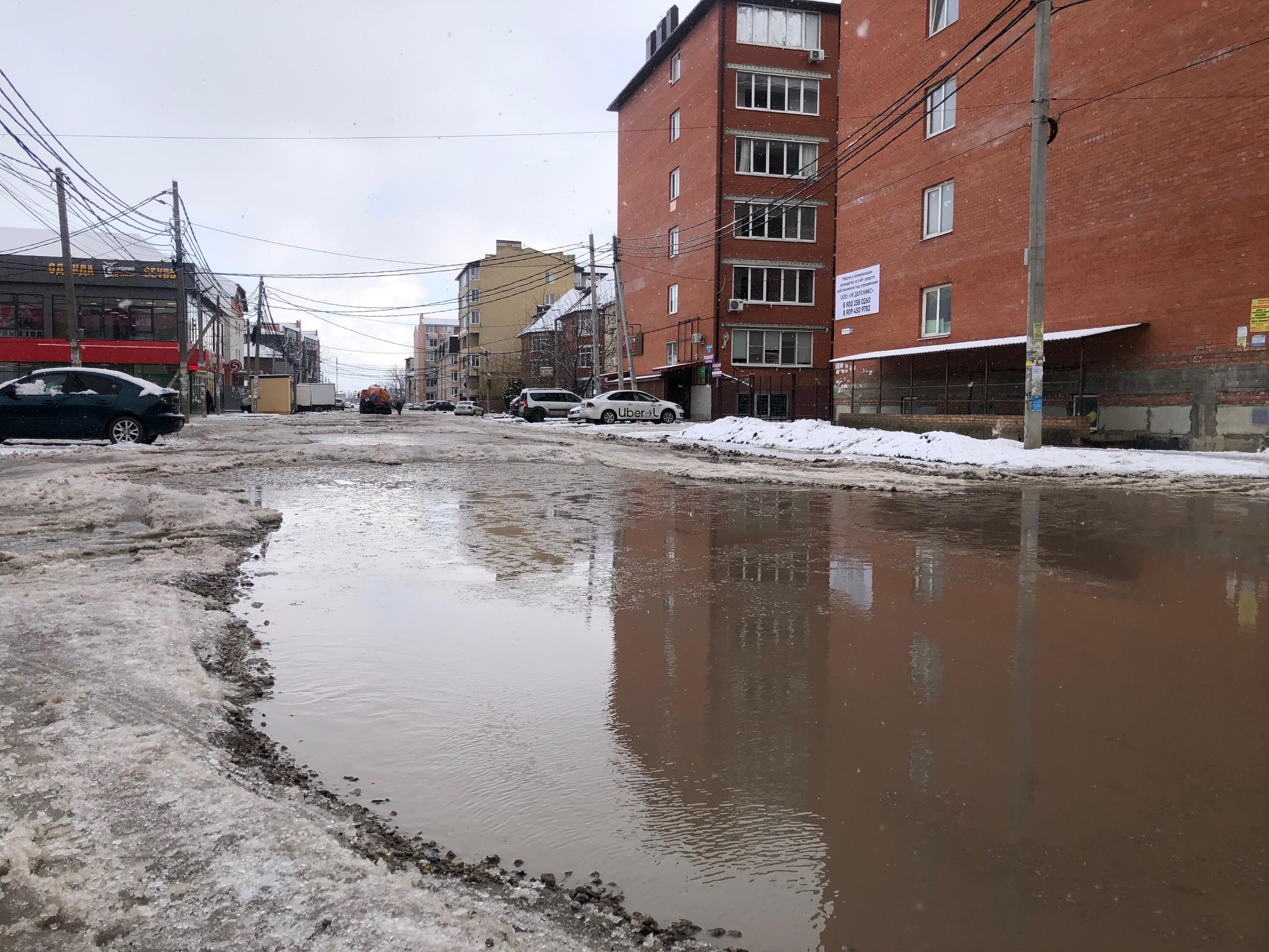 Мэрия Краснодара прокомментировала ситуацию с плохими дорогами в поселке  Российском, На мэрию Краснодара подали в суд, Суд обязал мэрию Краснодара  доказать факты ремонта дорог в поселке Российском - 16 февраля 2022 - 93.ру