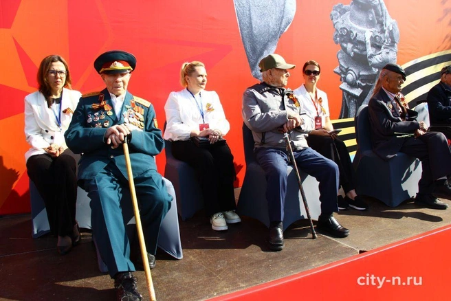 В Новокузнецке на параде Победы были пятеро ветеранов ВОВ | Источник: www.city-n.ru