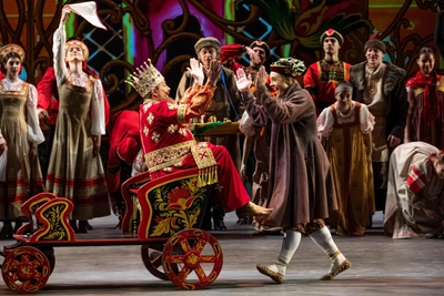 Нефтяники продают бесплатные билеты на новогодний спектакль