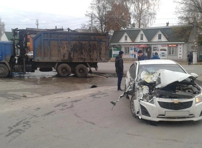 В Скопине столкнулись Chevrolet и КАМАЗ, пострадали два подростка | ya62.ru