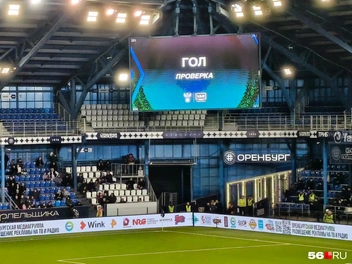 VAR. Болельщики не особо любят это информационное объявление на табло | Источник: Владислав Митрошин / 56.RU