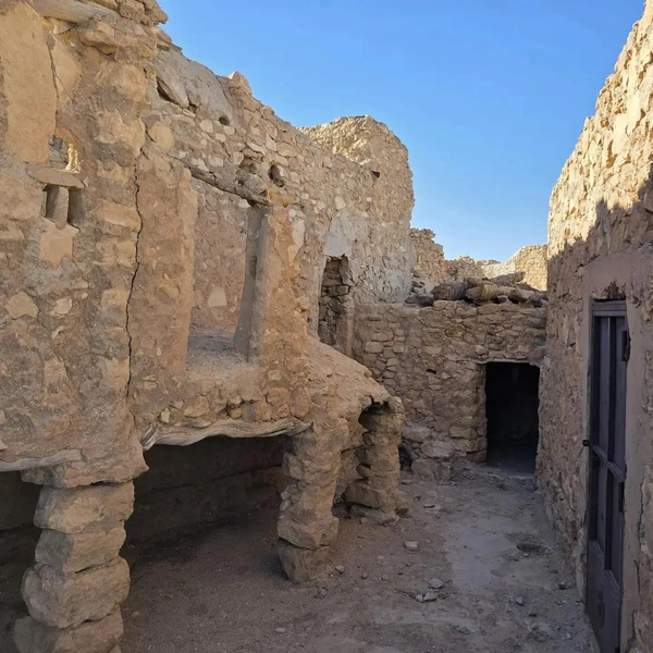 «Городок хоббитов» и подземный дом на 8 семей в пустыне: россиянин рассказал, зачем стоит лететь в Ливию