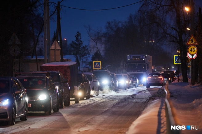 Ситуация на дорогах оценивается в девять баллов | Источник: Александр Ощепков / NGS.RU