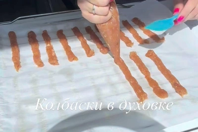 Куриные колбаски от фуршетного мастера: быстрый рецепт