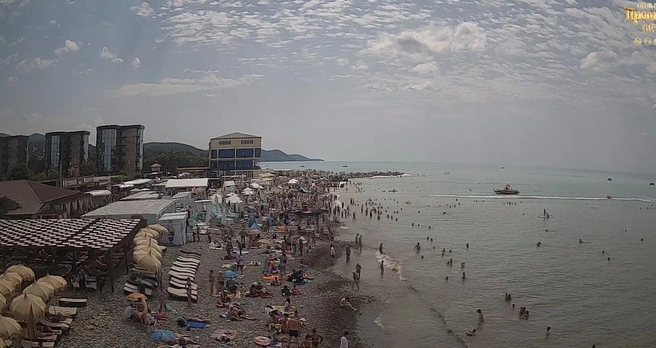 Жара поманила людей на пляжи | Источник: sochi.camera