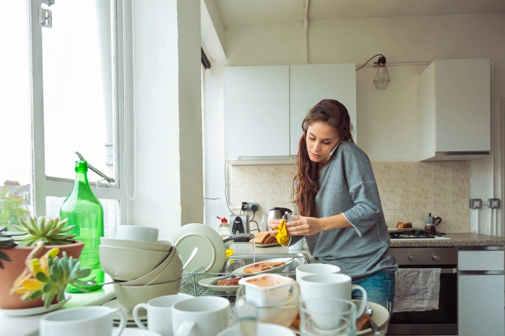 Лайфхак для кухни: как почистить столовые приборы с помощью фольги