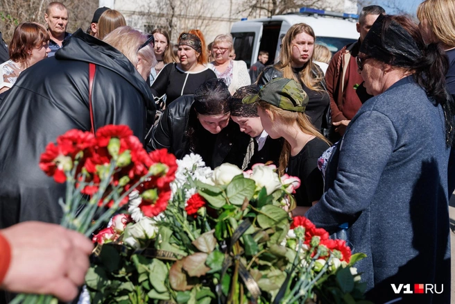 Друзья девочки были в шоке от того, что произошло | Источник: Алексей Волхонский / V1.RU